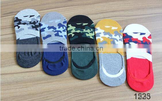 cheap wholesale breathable cotton and polyester men cartoon socks