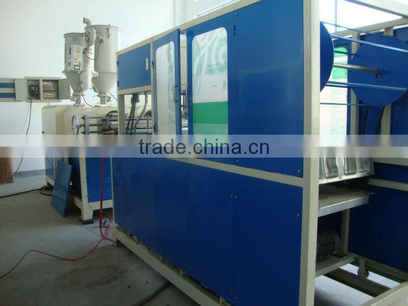Disposable plastic food container machine