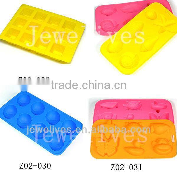 Unique bear shape silicone ice cube tray for Christmas