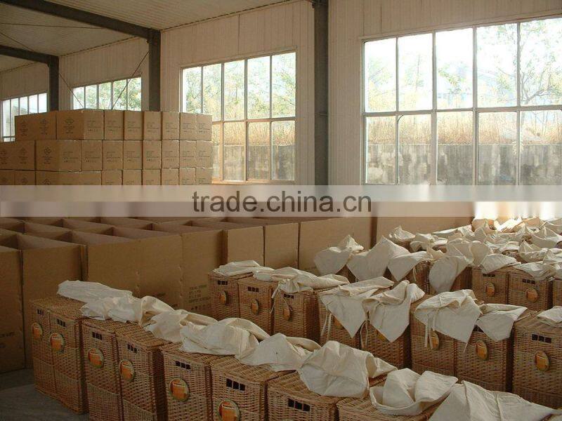 Set of 3 water hyacinth baskets with thick handle and seagrass rim