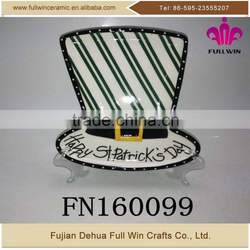 Hand painting ceramic plate with hat shape