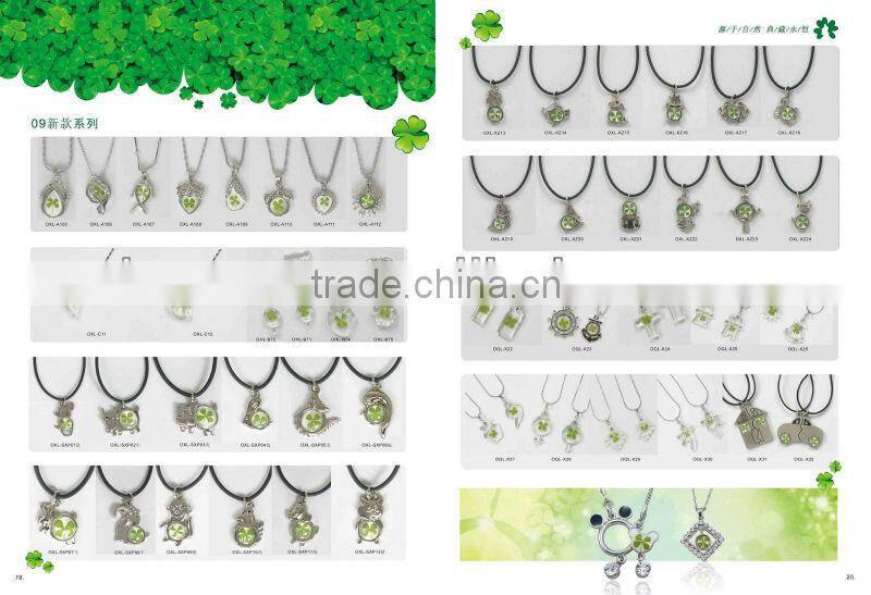Real irish four leaf clover keychains
