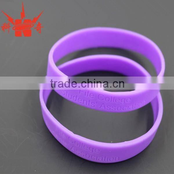Custom purple debossed fashion bracelet/silicone bracelets with Logo
