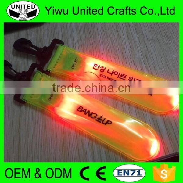2016 promotional gift plastic custom printing clip on safety light