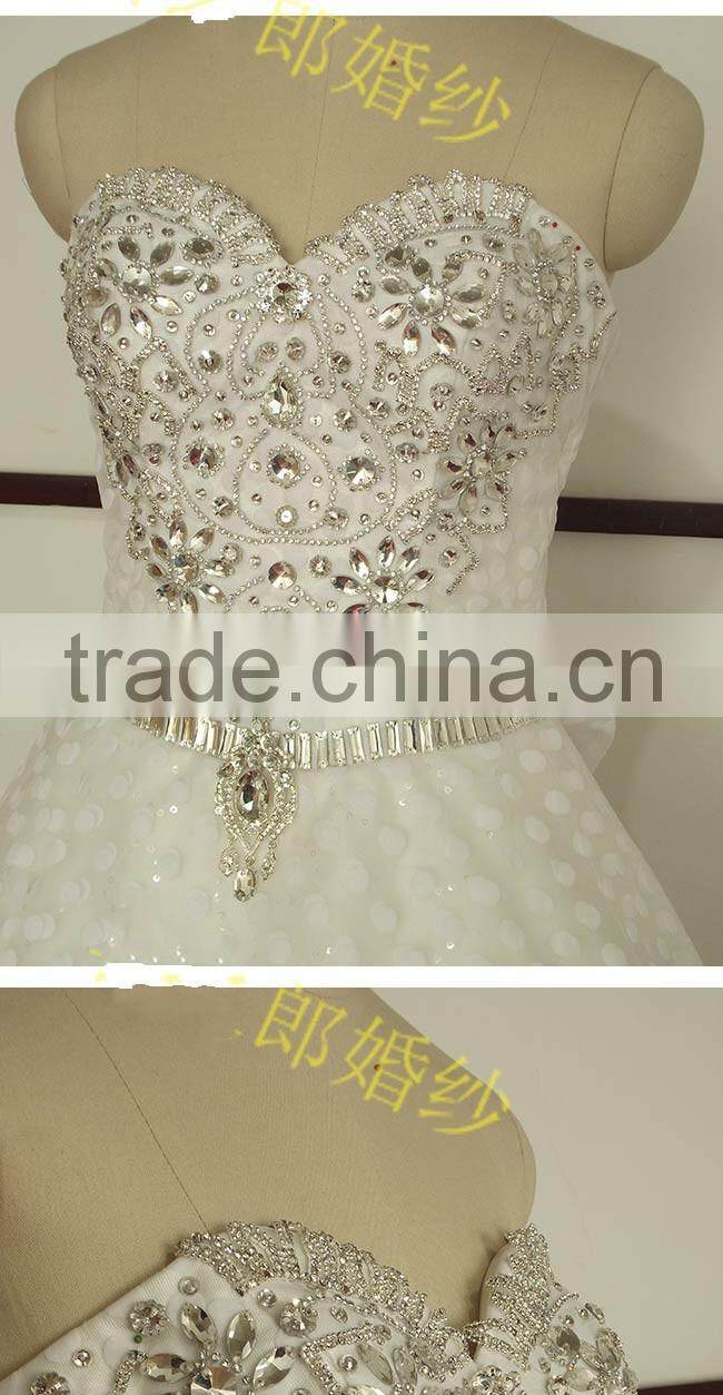 Charming bling beaded sleeveless tulle and lace applique ball gown wedding dress with sweetheart neckline