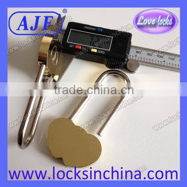 AJF 2015 Hot Sale Solid Elegant Engraved Brass love heart lock