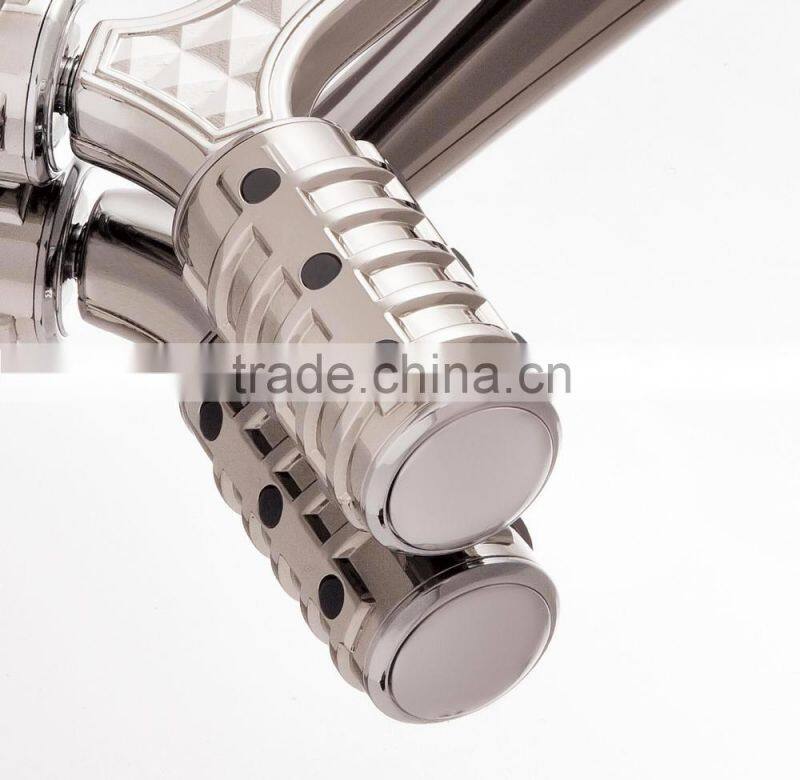 Original design luxurious facial kit with massager with 3D-fitting head