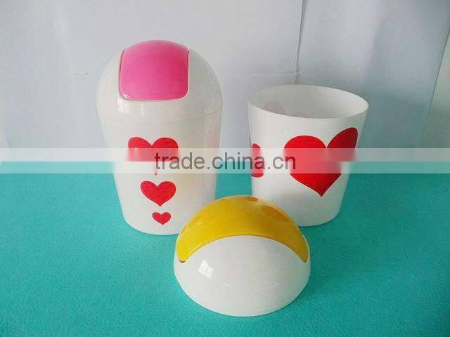 Round swing-top plastic trash can