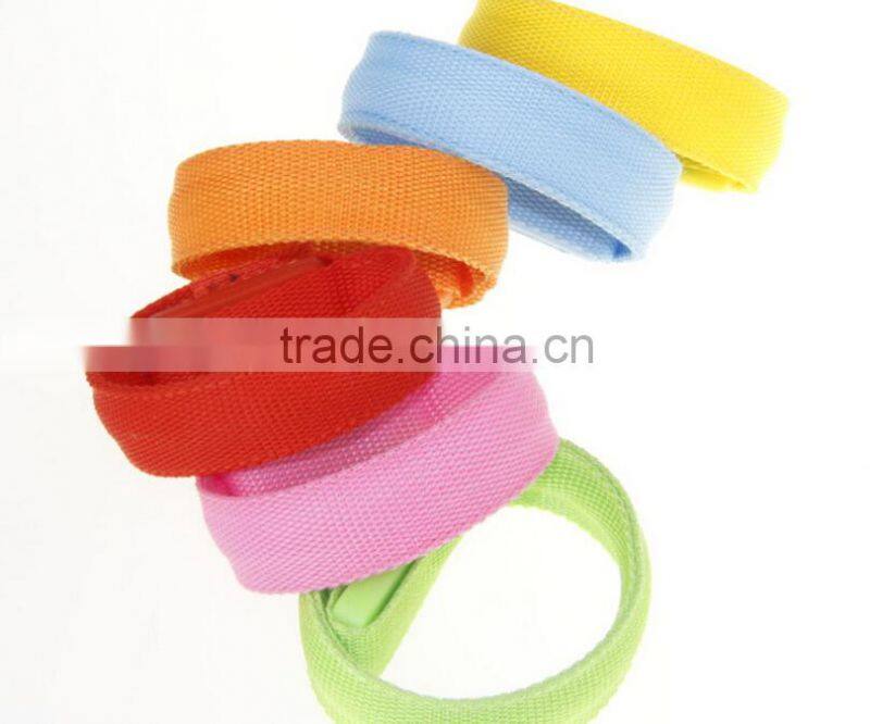 Yiwu Wholesale Low Price Profitional Gift Colorful Fashion Customized Nylon LED Flash Wristband