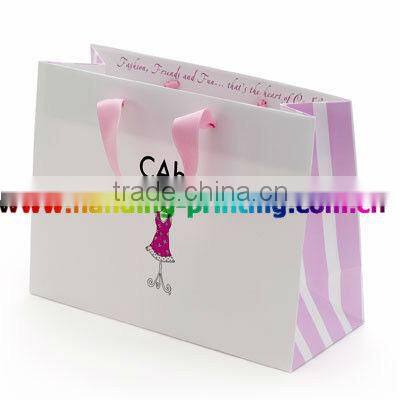 Bespoke Luxury Paper bag with handle shopping bag green and environmental bag