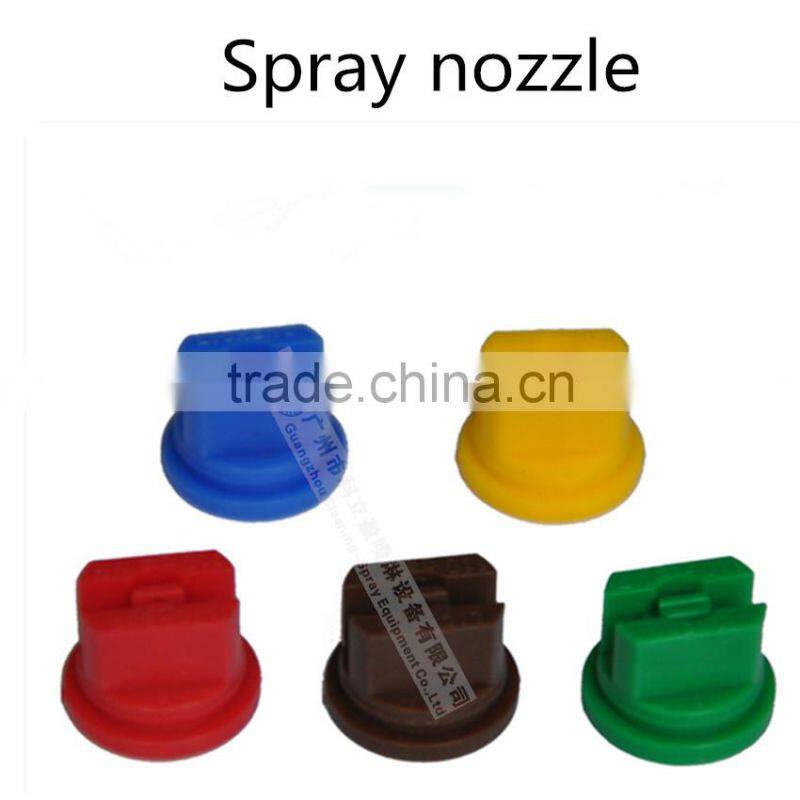 Low pressure plastic unijet spray nozzle