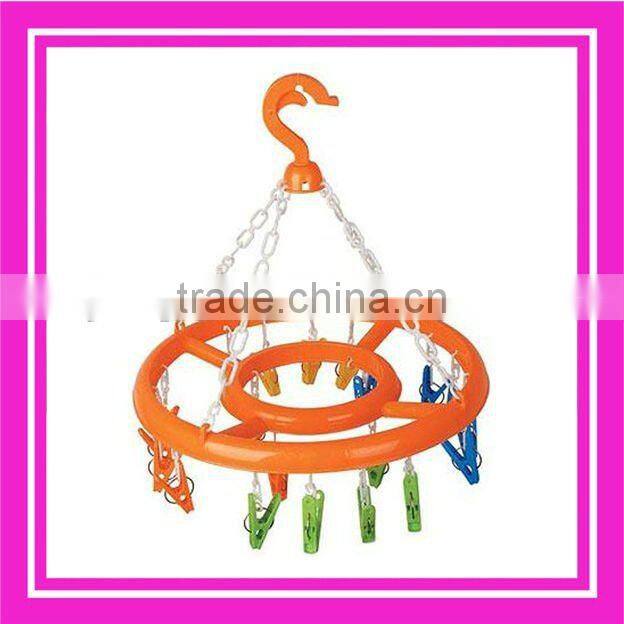 Round shape plastic clothes peg hanger with 18 clips