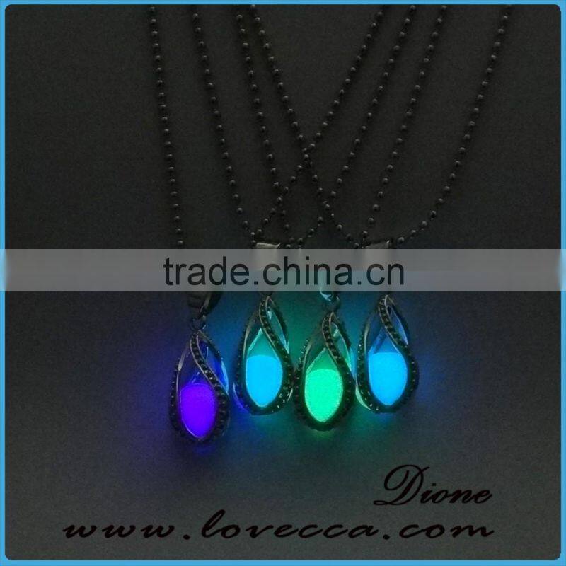 Fashionable luminous necklace glow In dark hollow heart Pendant necklace