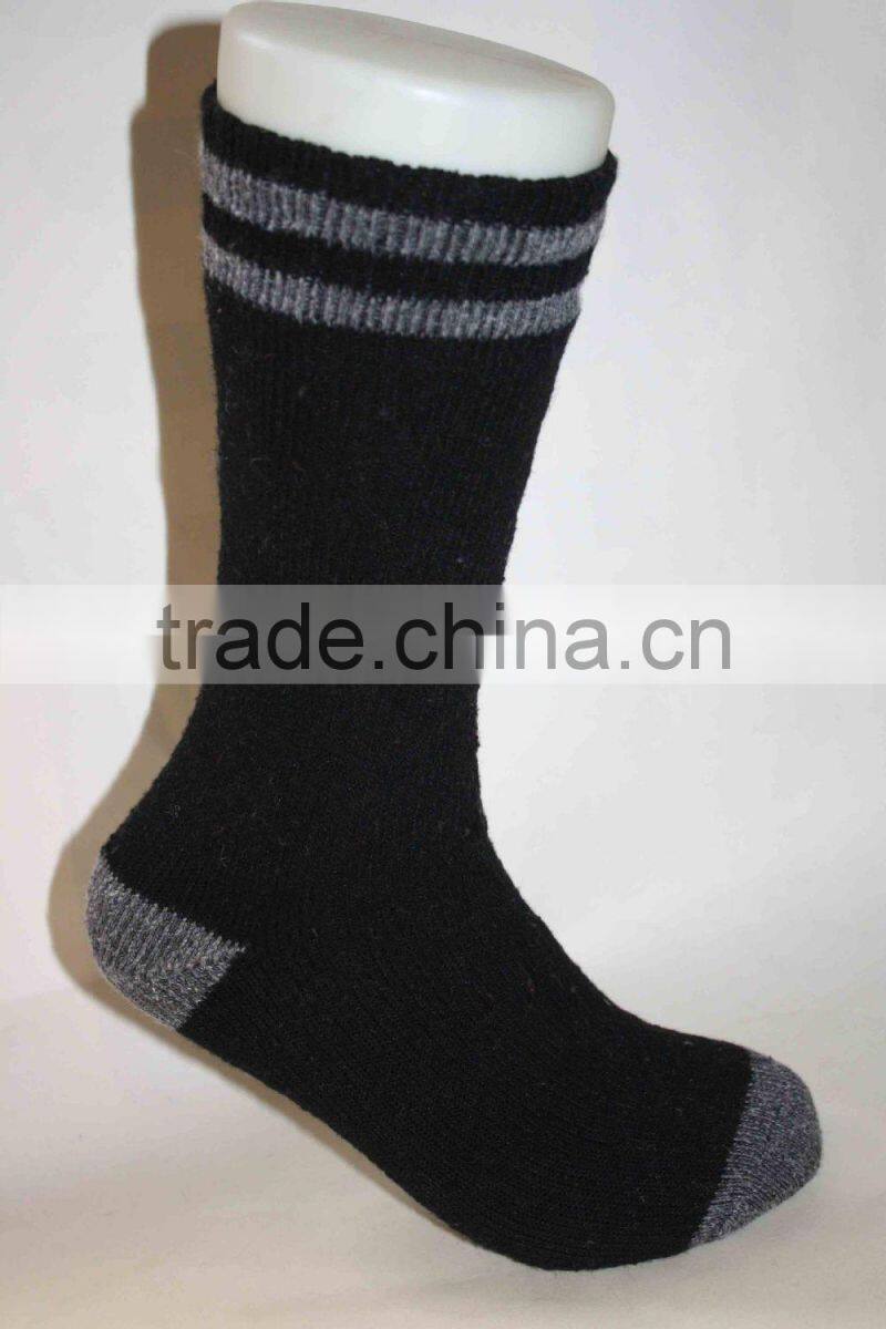 Knitted men wool and polyester sport socks