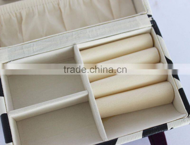 Hanging Lines Leather Cover Makeup Bag For Ladies