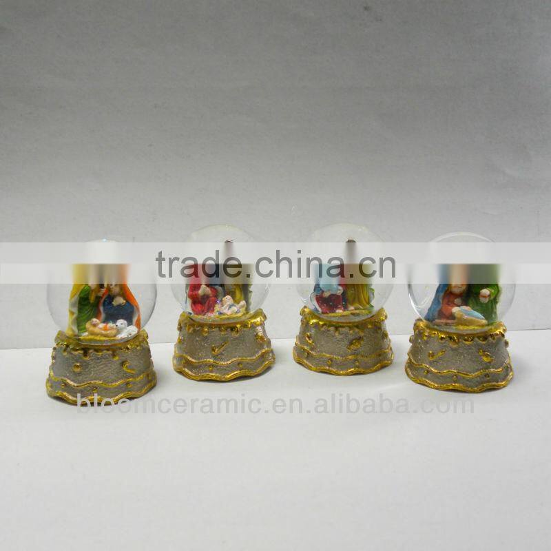 Hot sale custom polyresin water globe