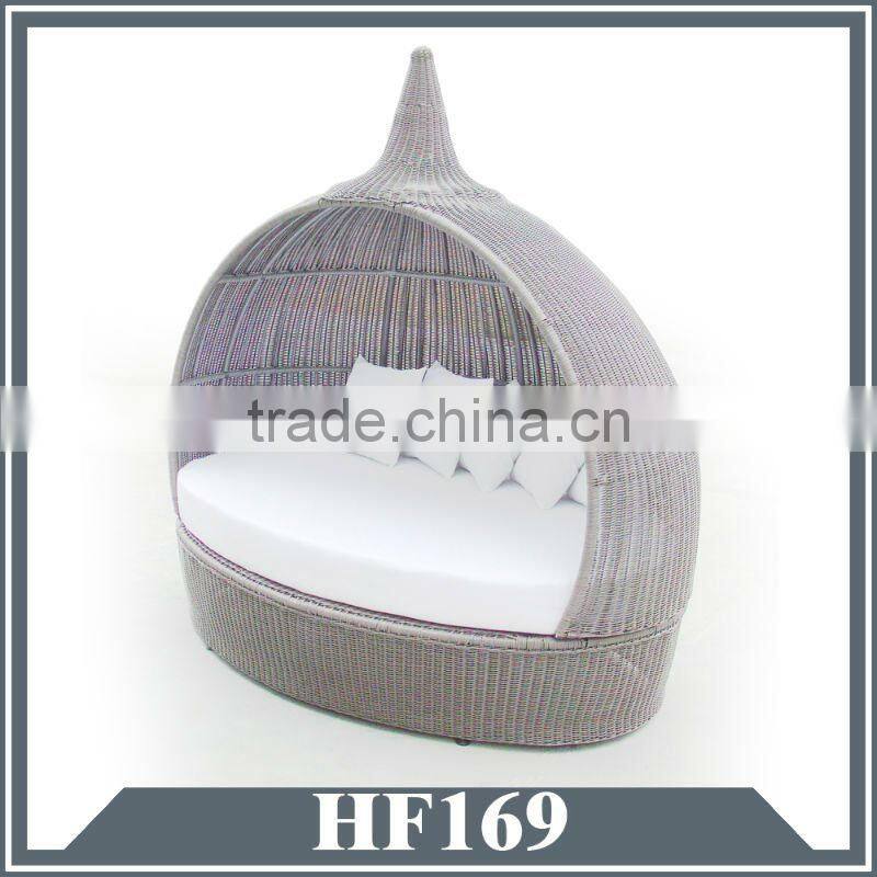 Hot Sale Outdoor Furniture Using Eco-friendly Anti-skidding Wicker Rattan Beach Daybed Chaise Lounge