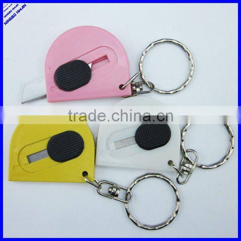 Mini pocket utility knife with keychain