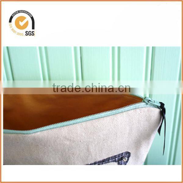Vintage Camera Applique Zipper Pouch/Makeup Bag: Natural Canvas with Black and Silver Chevron-Print Chiqun Dongguan CQ-H01096