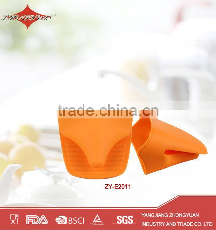 Fashionable silicone household oven glove with fabric