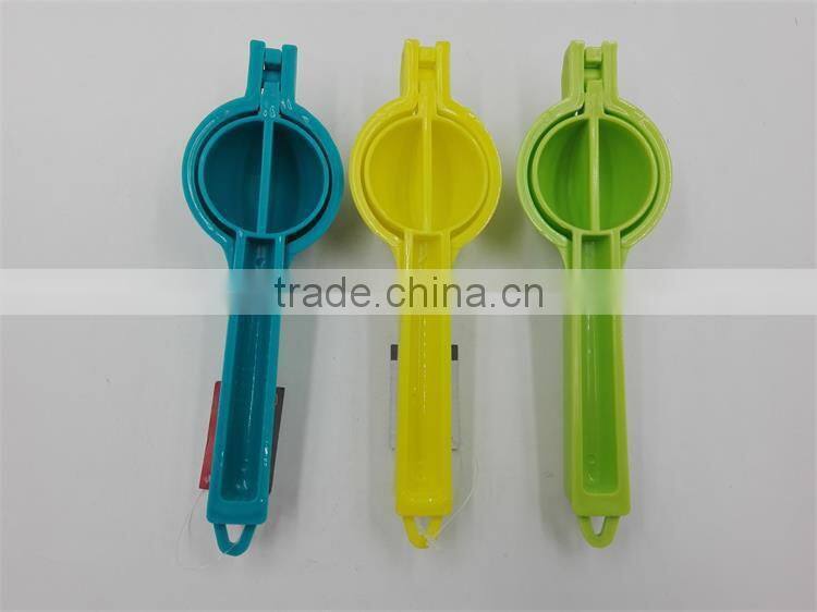 High quality plastic kitchen garlic press