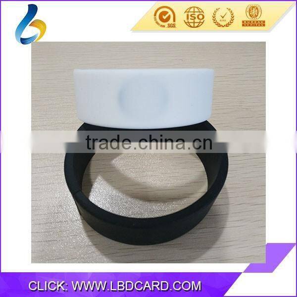 Low Price RFID TK4100 Silicone Wristbands Supplier In China