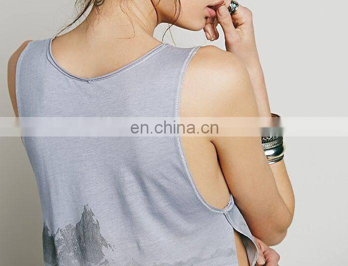 Round neck ladies print sleeveless t shirt, double slit tops