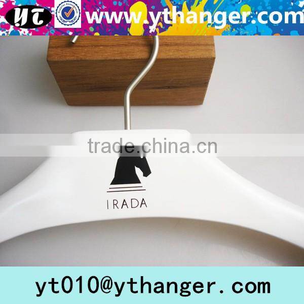 YY0526 manufactory custom fancy white wooden coat hanger