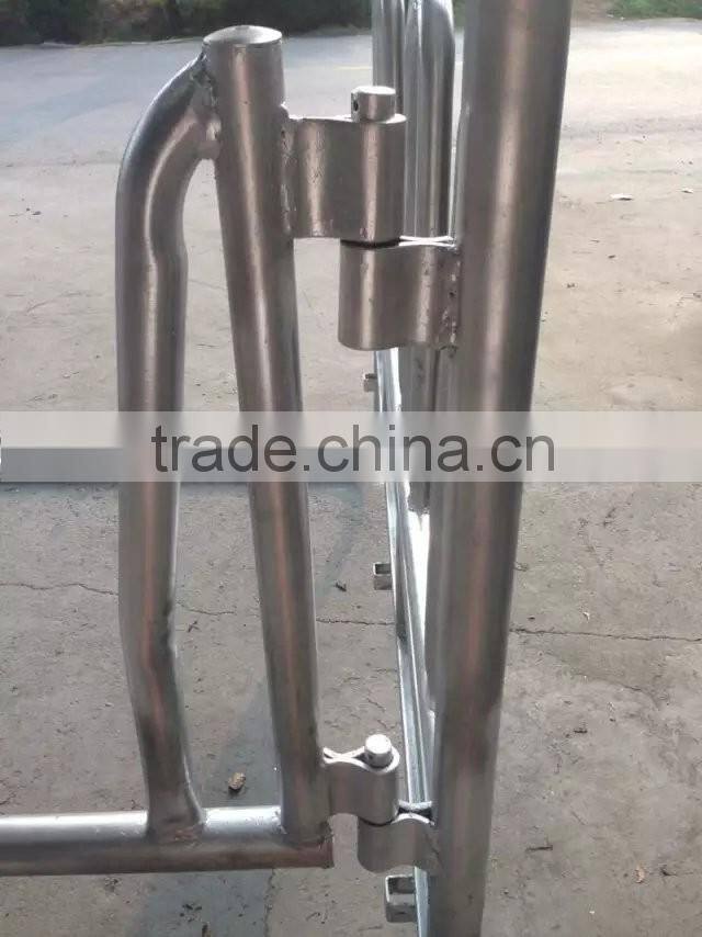 Hot dip galvanized square horse hay feeder with roof