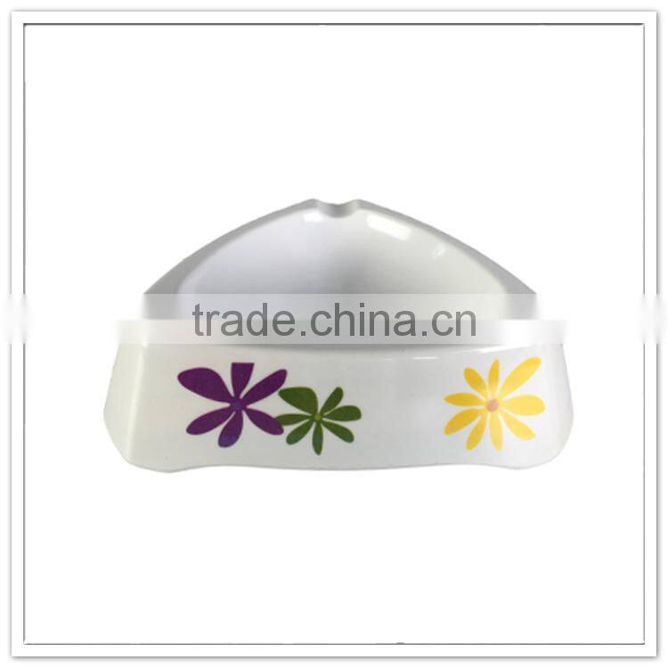 Made in China white flower print 3 holes triangular melamine plastic ashtray