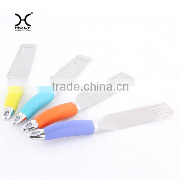 The pizza turner with 0range handle