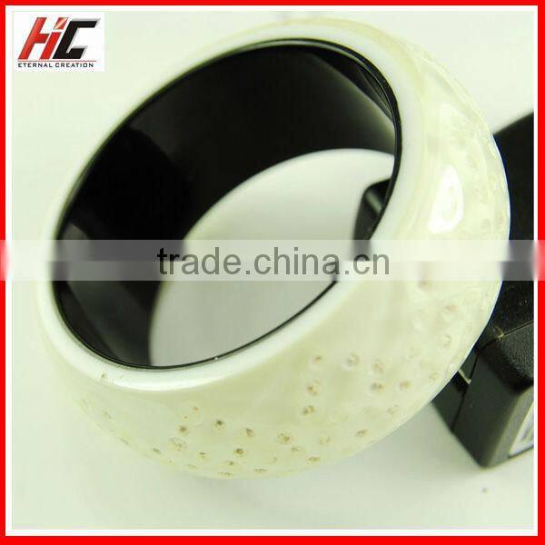 Best Promotion Gift Fashion New Design Polyester Resin Bangle
