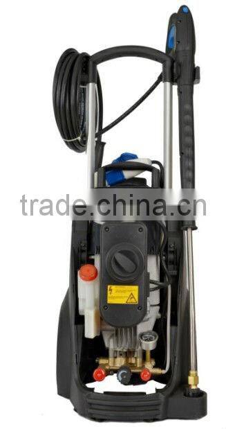 Poultry house cleaning equipment