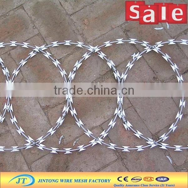 green pvc coated low price concertina razor barbed wire mesh fence