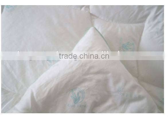 Supersoft breathable beautiful Aloe Vera printed quilt white