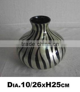 An unique design: A 10/26xH25cm beautiful Vietnam lacquer flower vase