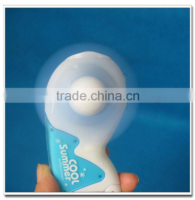 China product plastic mini electric fan with carabiner