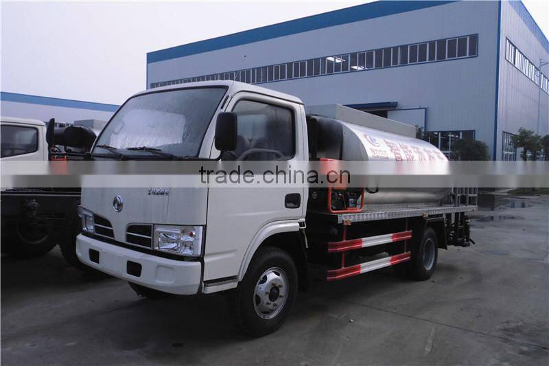 Dongfeng 4000Liters bitumen sprayer truck tank truck for sale