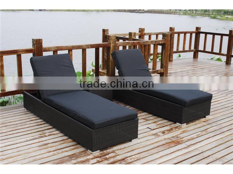 wicker outdoor lounge