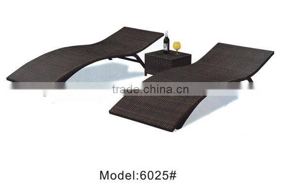 Relax material rattan sun lounger chair outdoor furniture lounger chair with table