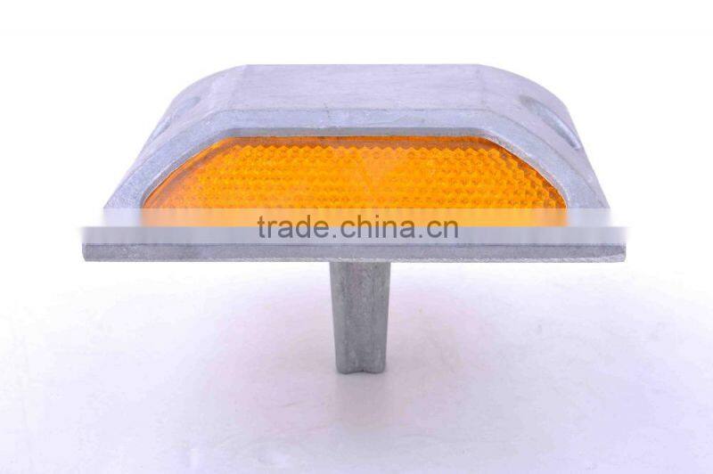Low price road traffic stud with plastic and metal