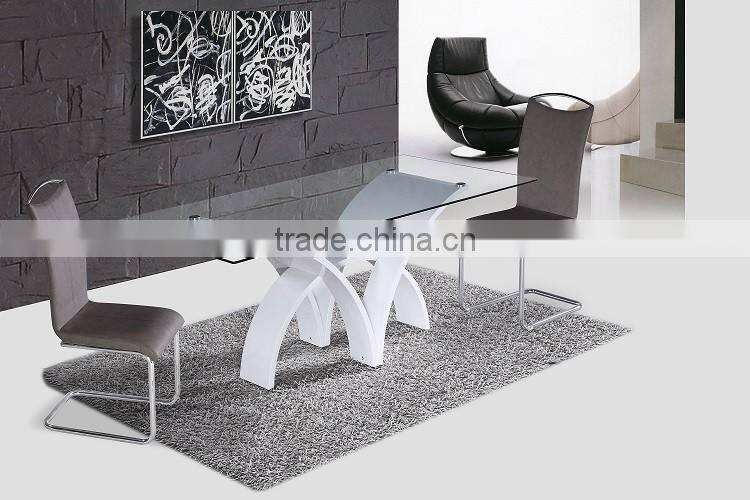 Moden glass dining table