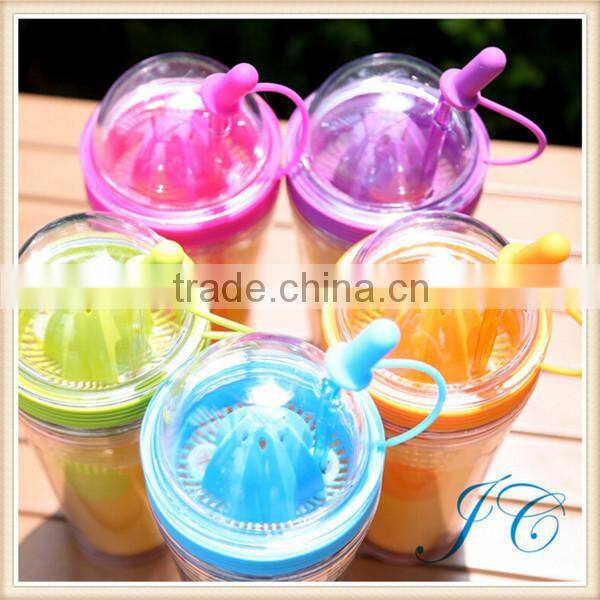 New Fashion Plastic Water Bottles In Hand For Young Girls