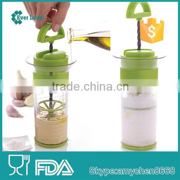 Mastrad Multi-Purpose Universal Salad Dressing Maker in Light Green/ Kitchen tools