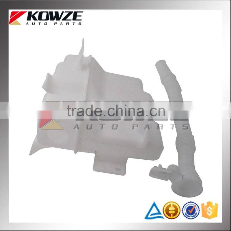 Auto Parts Windshield Washer Tank For Mitsubishi DELICA CV4W Outlander CW4W CW5W CW6W CW8W 8260A094