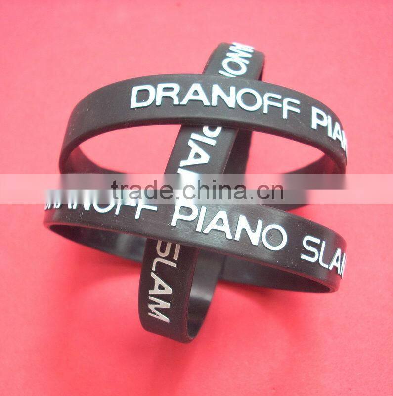 Good quality Carved logo silicone wrist strap, debossed logo cheapest silicone bracelet