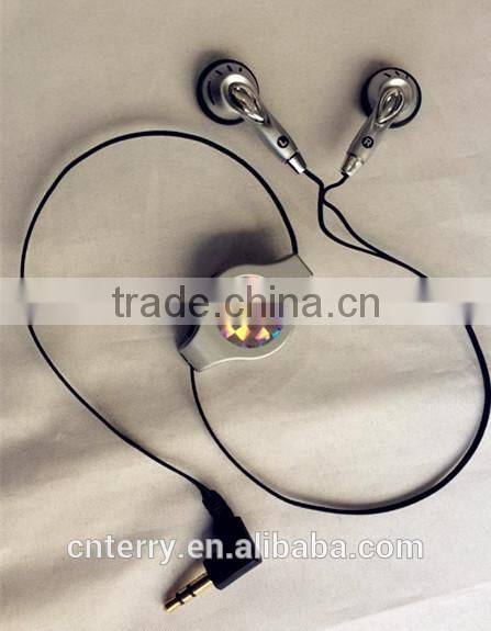 dynamic with retractable cord in-ear earphones