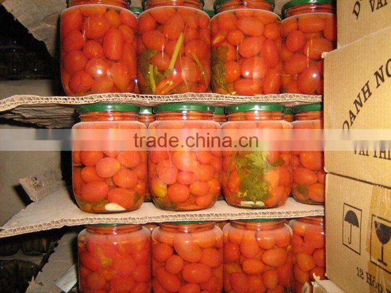Pickled Cucumber & Tomato together in glass jar for export