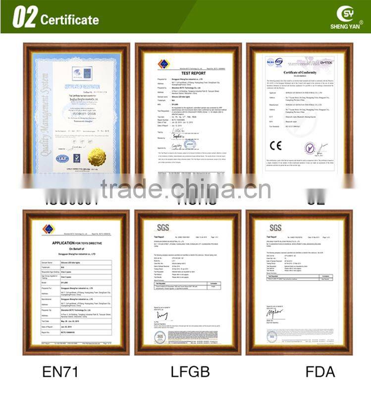 ECO-friendly silicone collapsible lunch box equipped with a fork