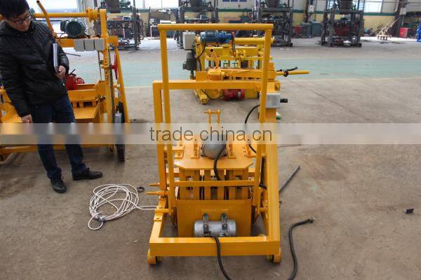 Small Low Cost Movable Egg Layer Block Macking Machine QT40-3C
